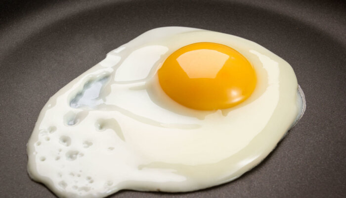 fried egg on frying pan