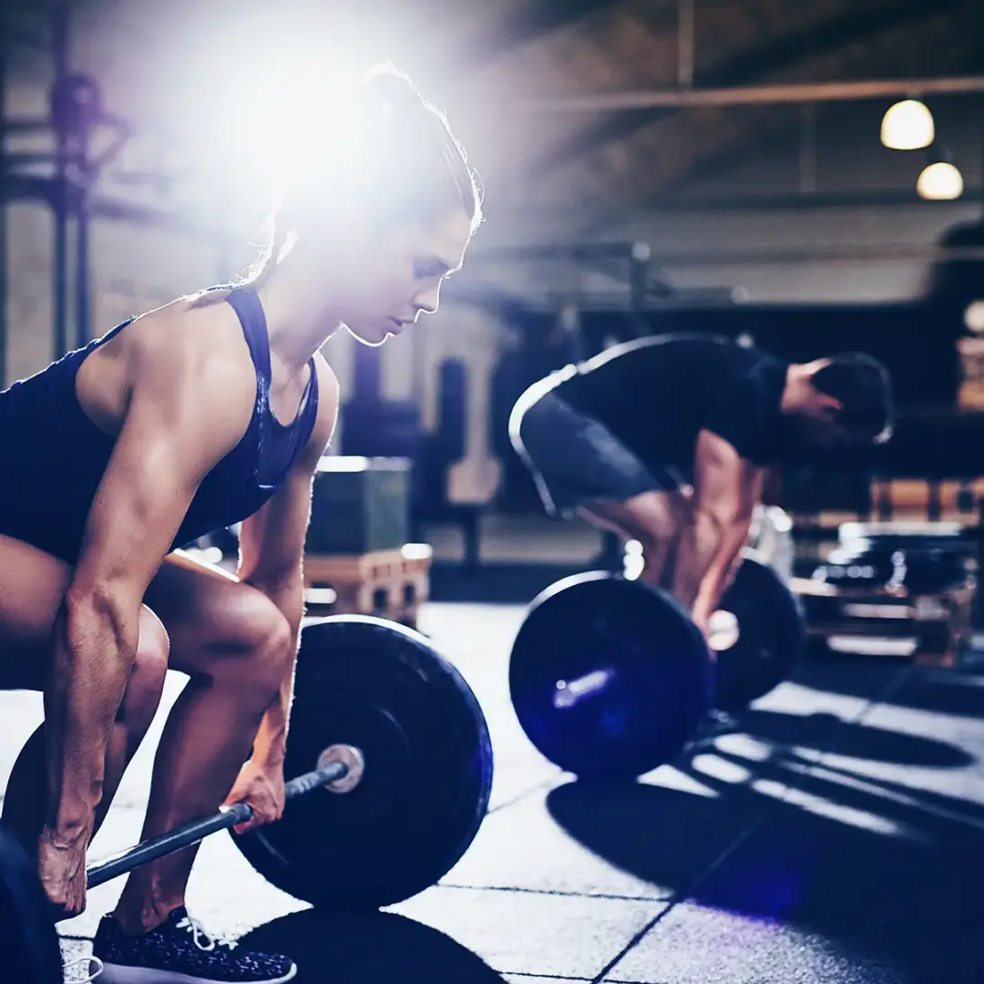 man and woman doing deadlifts