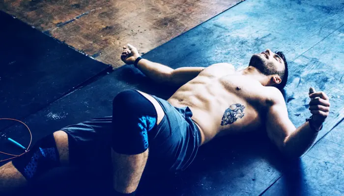 Constant Grind vs. Gradual Push: How Proximity-to-Failure Shapes Strength and Size