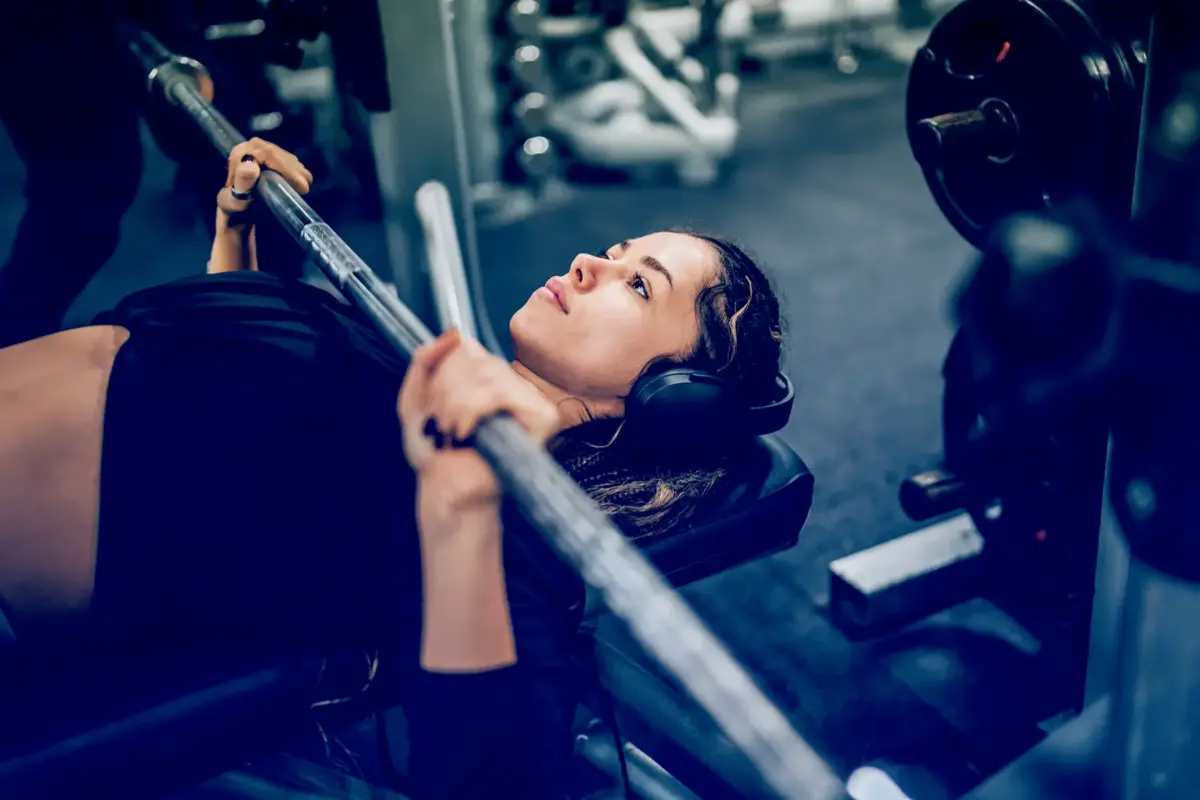 woman doing bench press