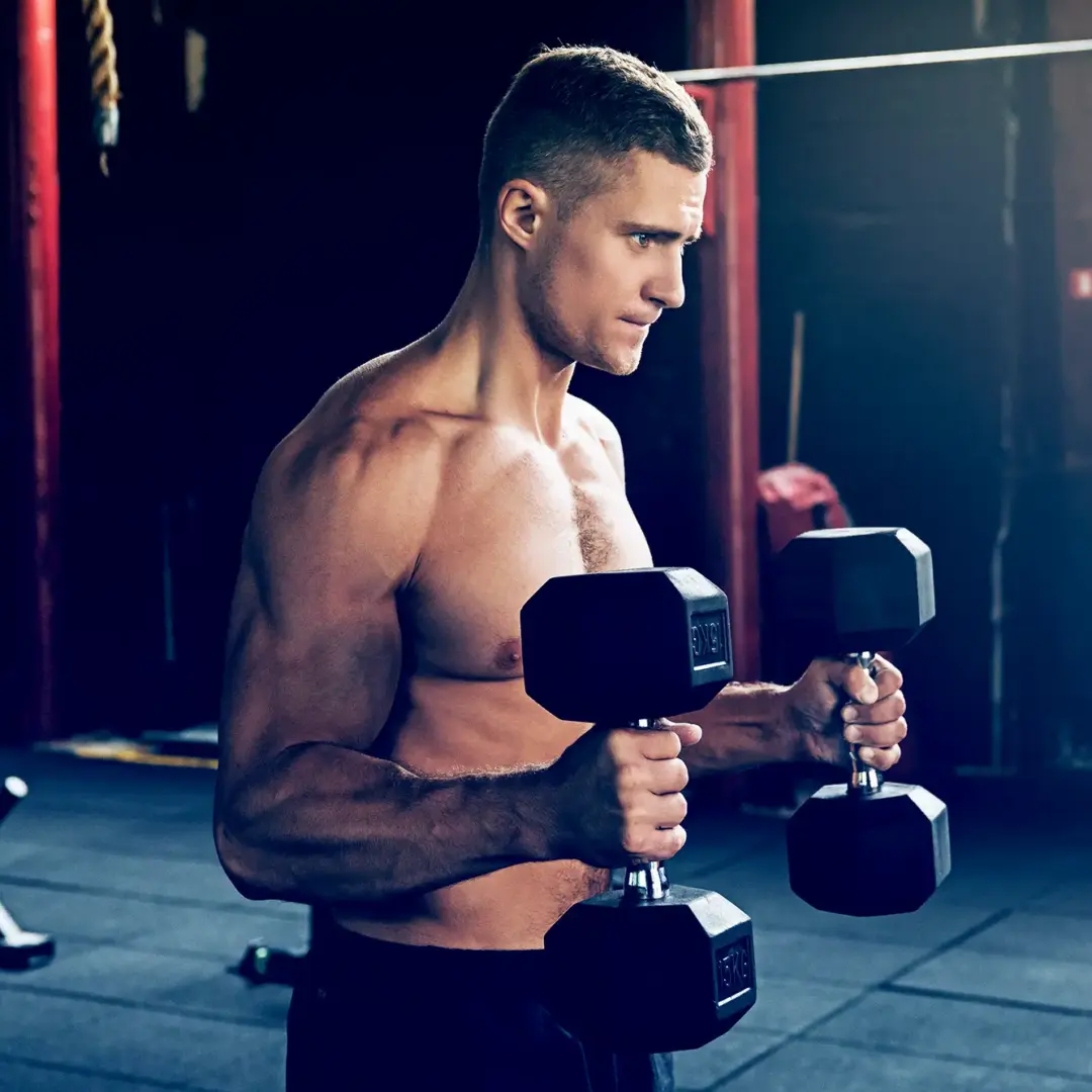 Man doing hammer curls